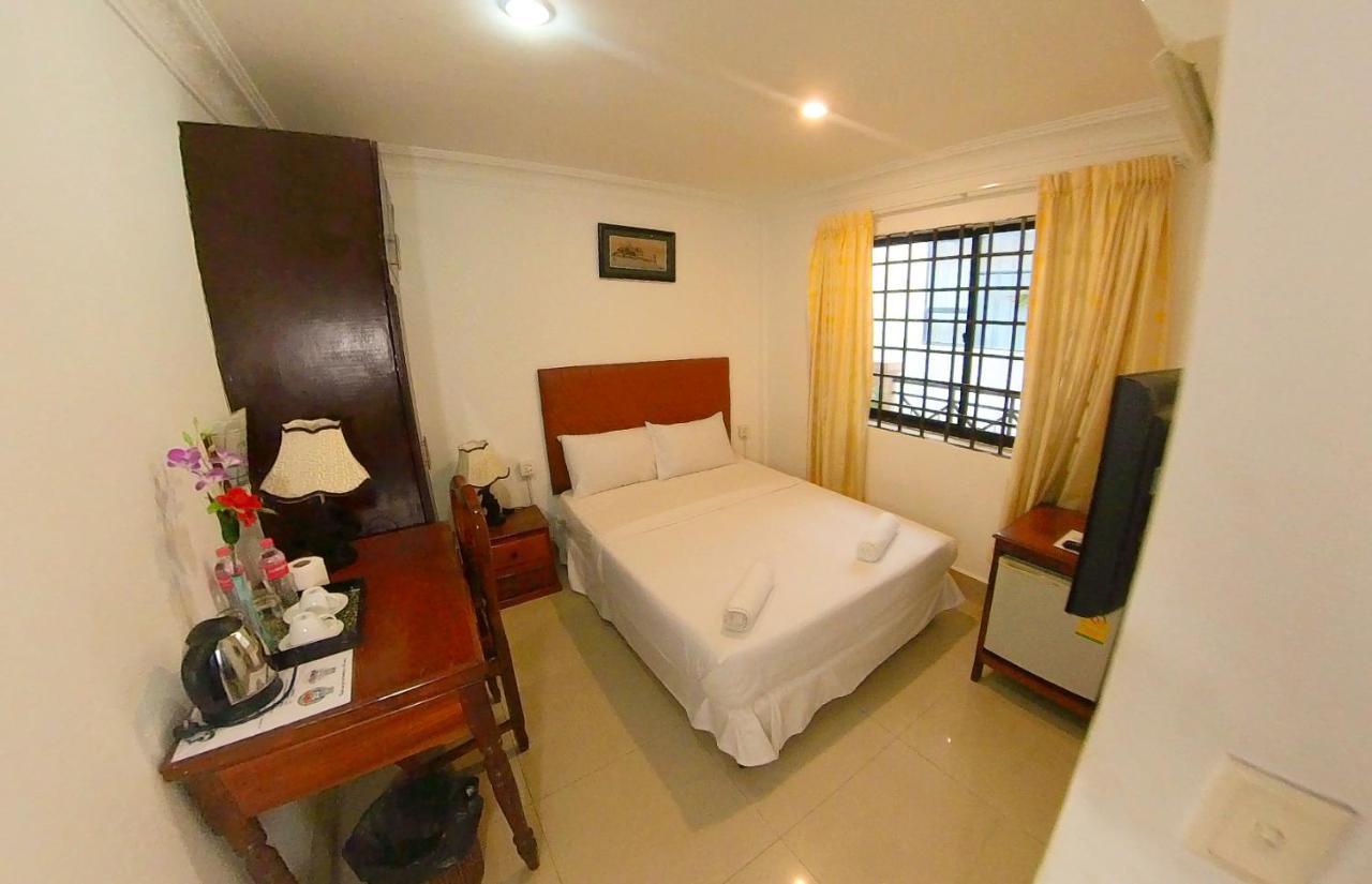 Riverside Hotel Phnom Penh Exterior foto